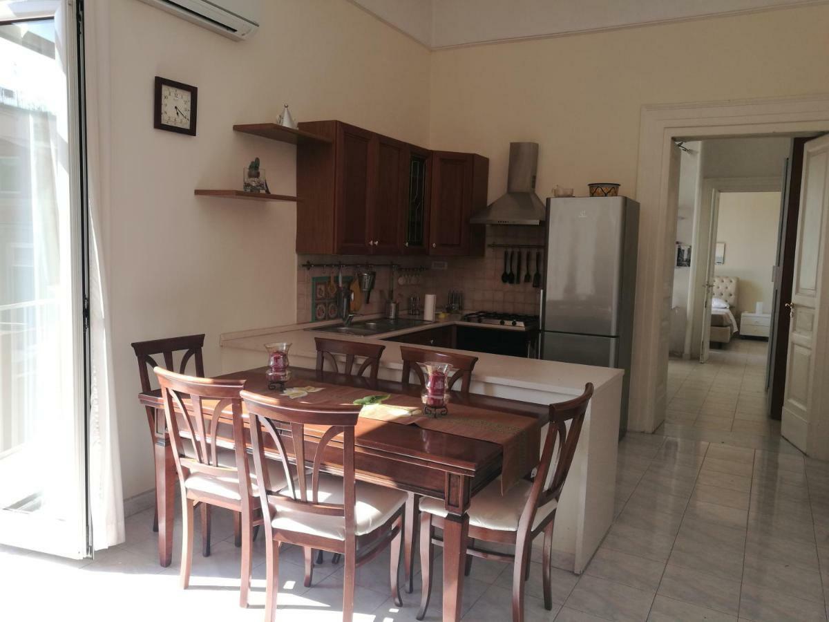 Residenza Storica Tarsia Apartment Napoli Bagian luar foto